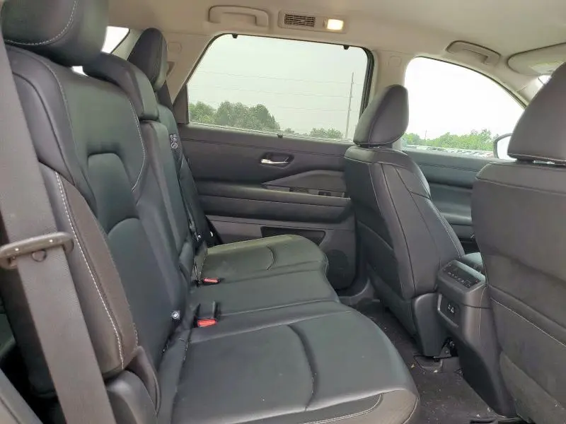 2022 NISSAN PATHFINDER SL  