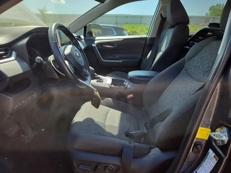 2021 TOYOTA RAV4 XLE  