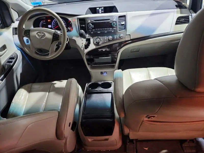 2011 TOYOTA SIENNA LE  