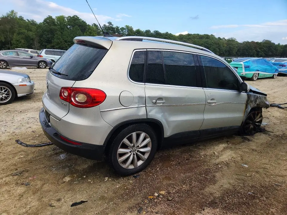 2011 VOLKSWAGEN TIGUAN S  
