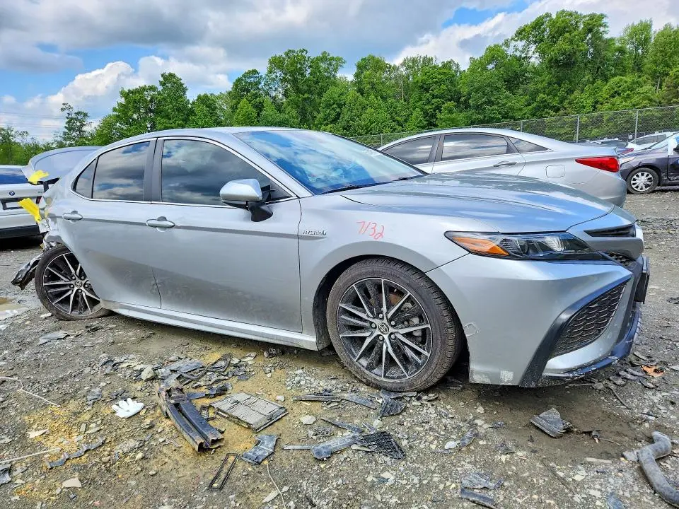 2021 TOYOTA CAMRY SE  