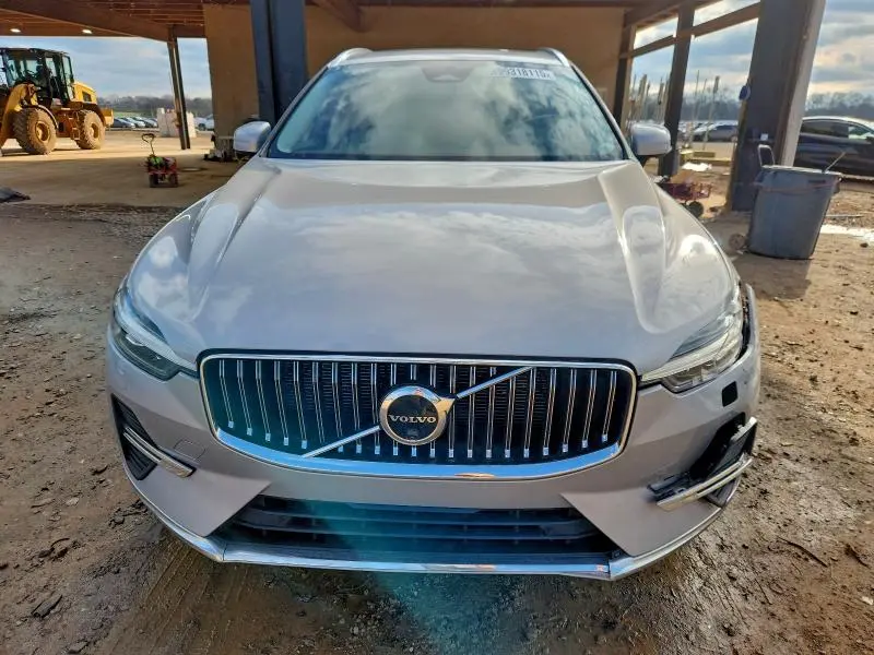 2023 VOLVO XC60 PLUS  