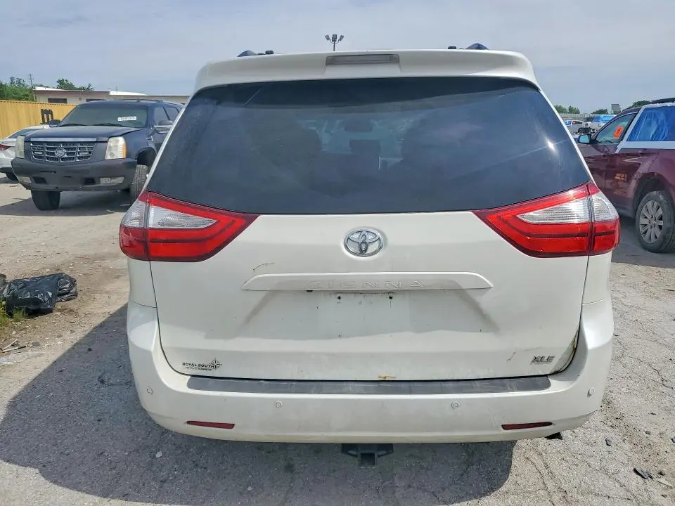 2015 TOYOTA SIENNA XLE PREMIUM 8-PASSENGER  