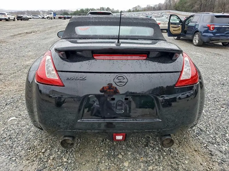 2010 NISSAN 370Z   