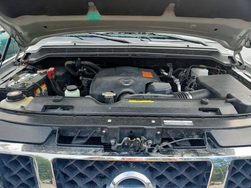 2010 NISSAN TITAN SE  