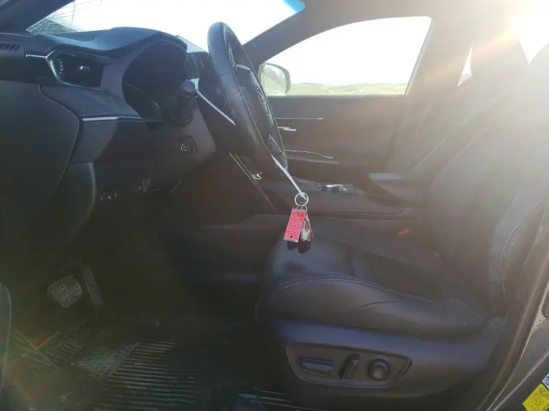 2024 TOYOTA VENZA XLE  
