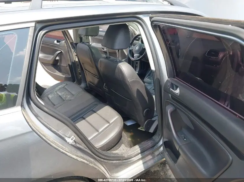 2011 VOLKSWAGEN JETTA SPORTWAGEN 2.0L TDI