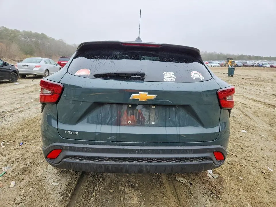 2025 CHEVROLET TRAX LS  