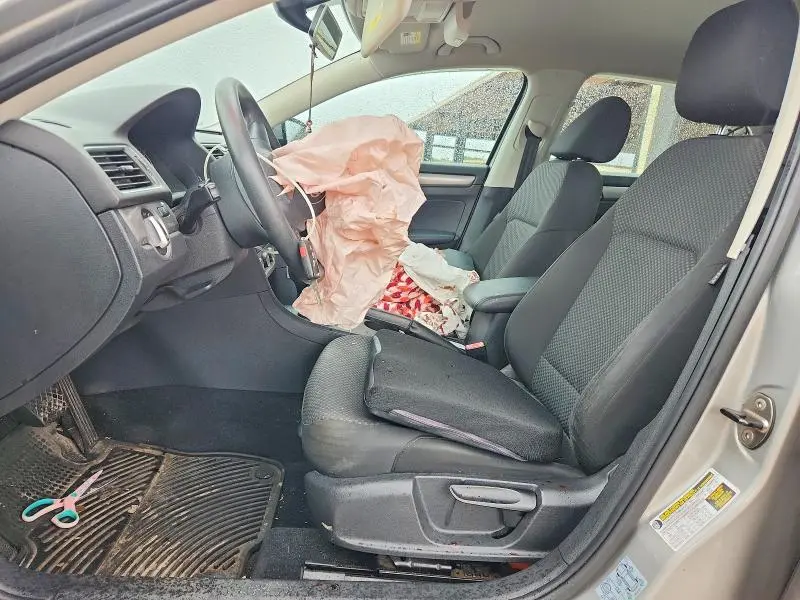 2013 VOLKSWAGEN PASSAT S  