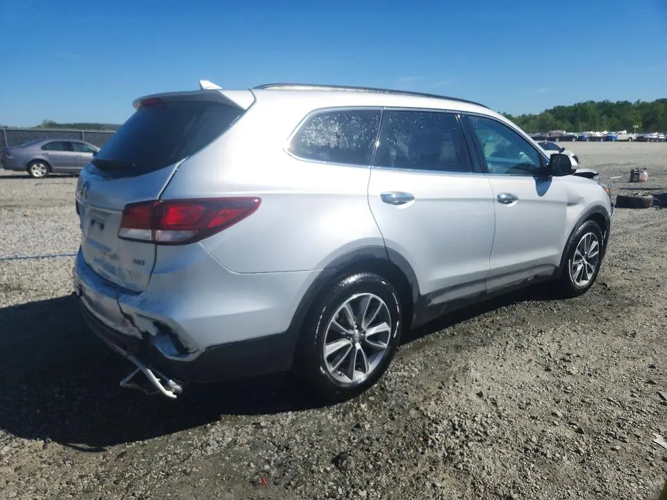 2017 HYUNDAI SANTA FE SE  
