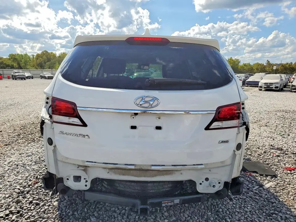 2018 HYUNDAI SANTA FE SE  