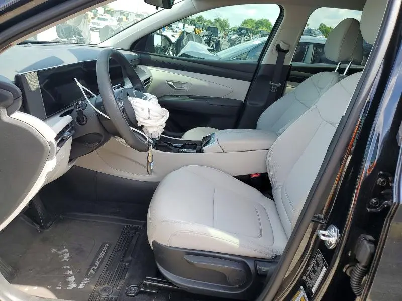 2025 HYUNDAI TUCSON SE  