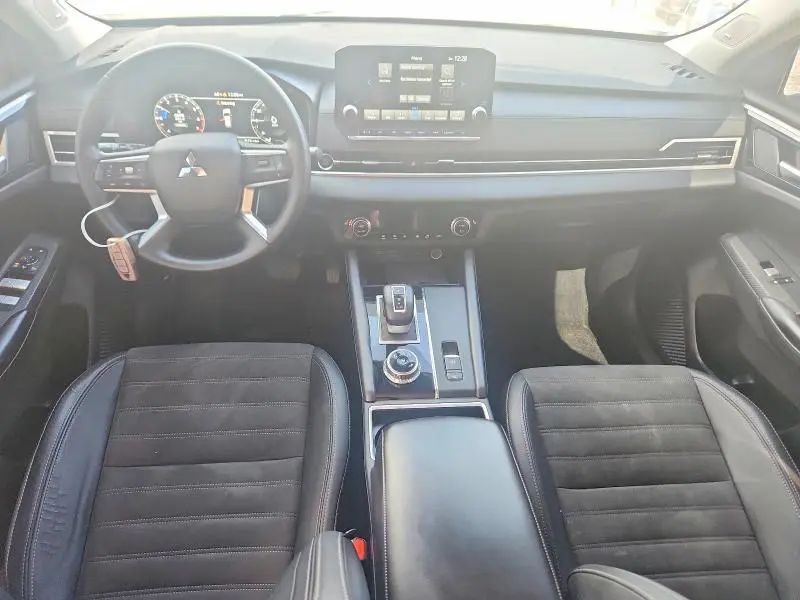 2024 MITSUBISHI OUTLANDER SE  