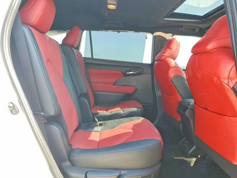 2025 TOYOTA HIGHLANDER LE  