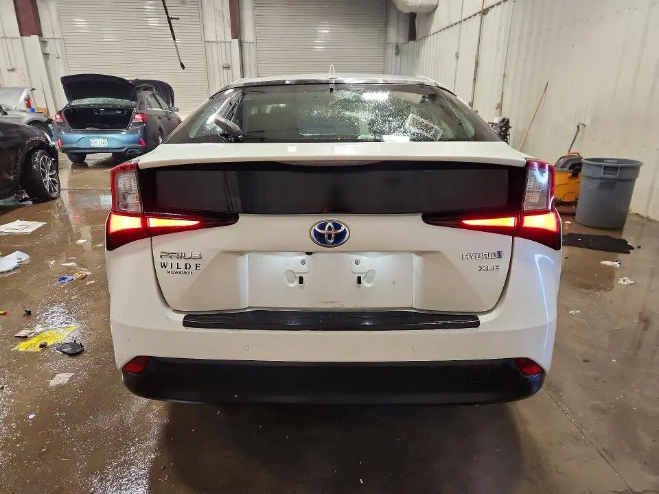 2019 TOYOTA PRIUS XLE  