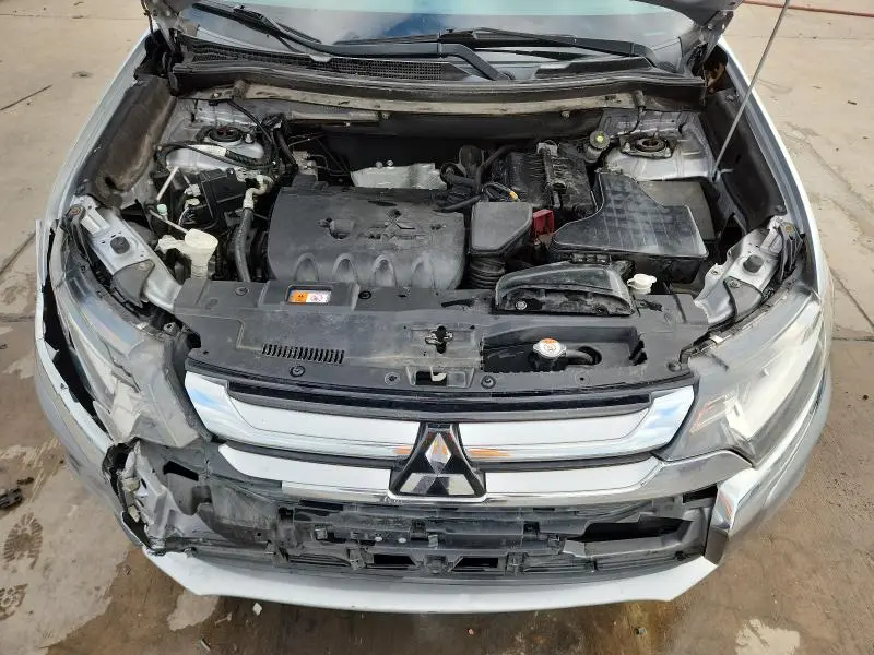 2016 MITSUBISHI OUTLANDER SE  