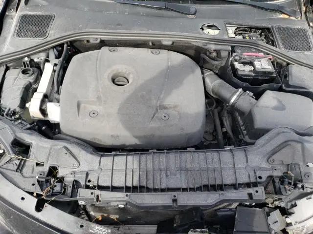 2017 VOLVO V60 CROSS COUNTRY PREMIER  