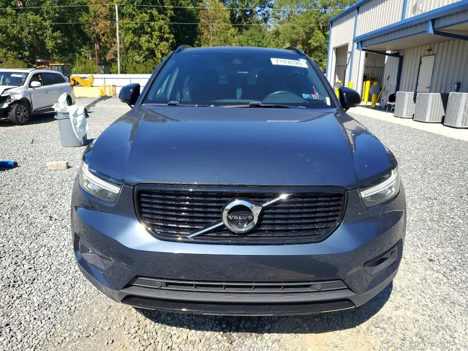 2022 VOLVO XC40 T5 R-DESIGN  