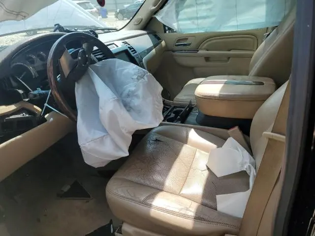 2011 CADILLAC ESCALADE LUXURY  