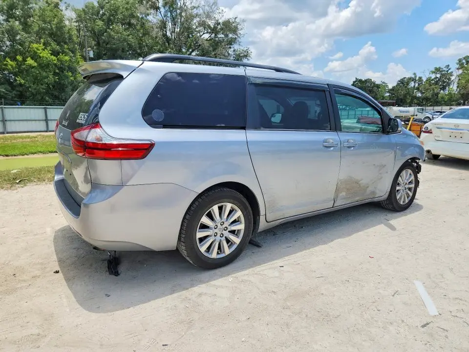 2017 TOYOTA SIENNA LE  