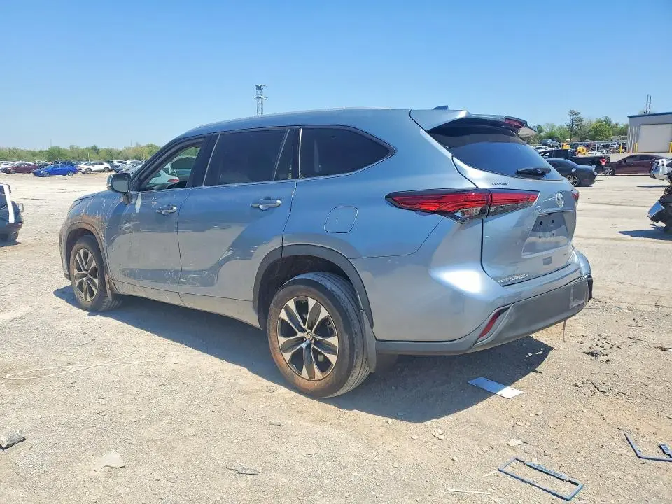 2022 TOYOTA HIGHLANDER XLE  
