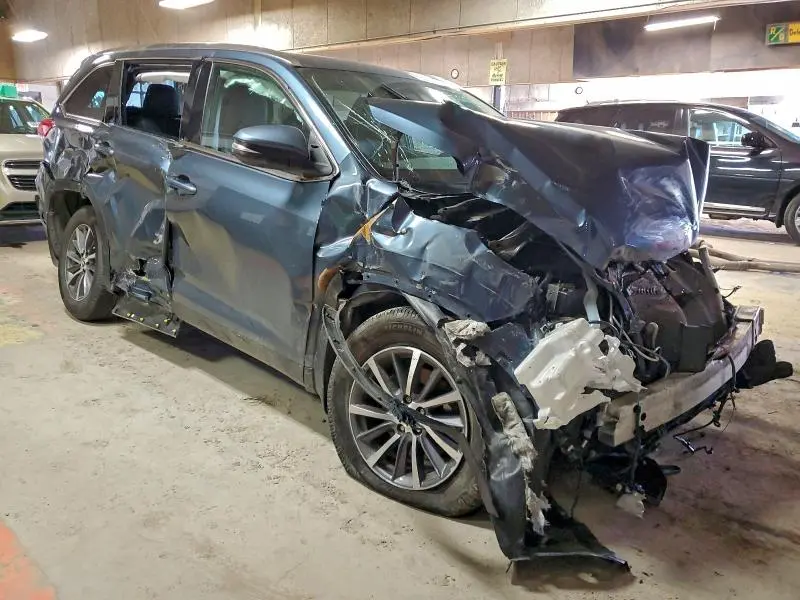 2019 TOYOTA HIGHLANDER SE  