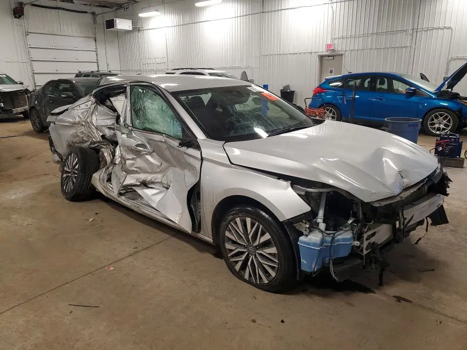2024 NISSAN ALTIMA SV  