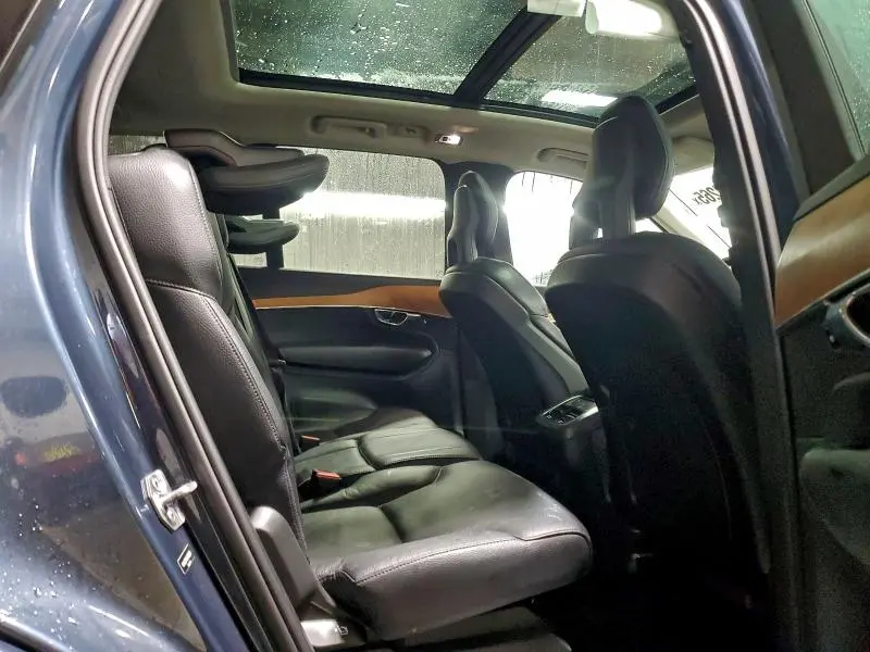 2021 VOLVO XC90 T6 MOMENTUM  