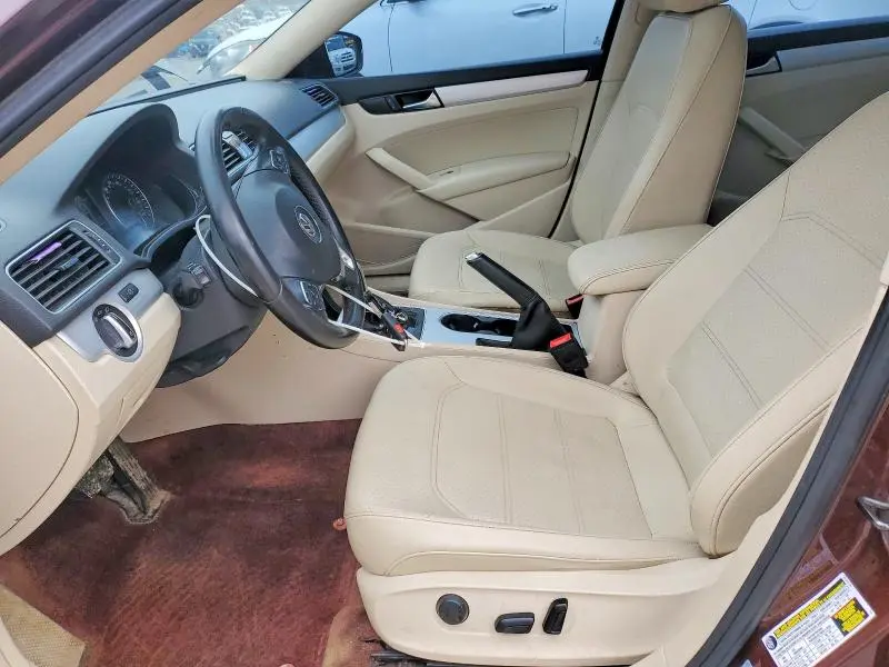 2013 VOLKSWAGEN PASSAT SE  
