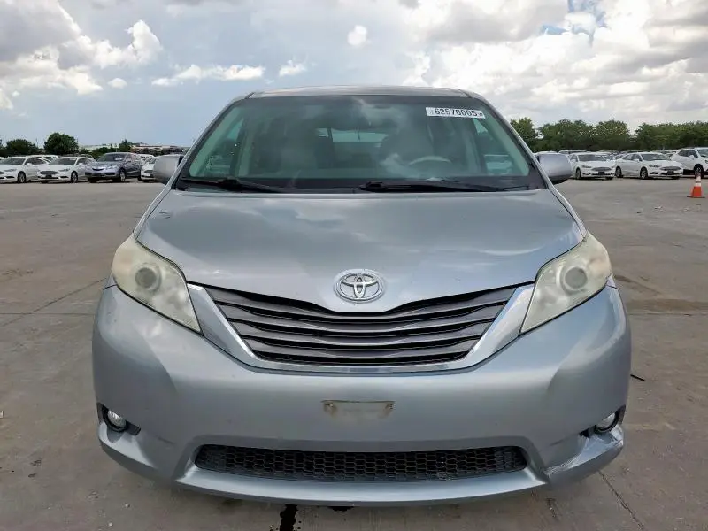 2011 TOYOTA SIENNA XLE  