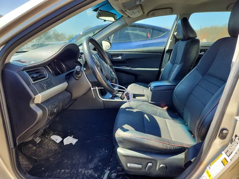 2016 TOYOTA CAMRY SE  