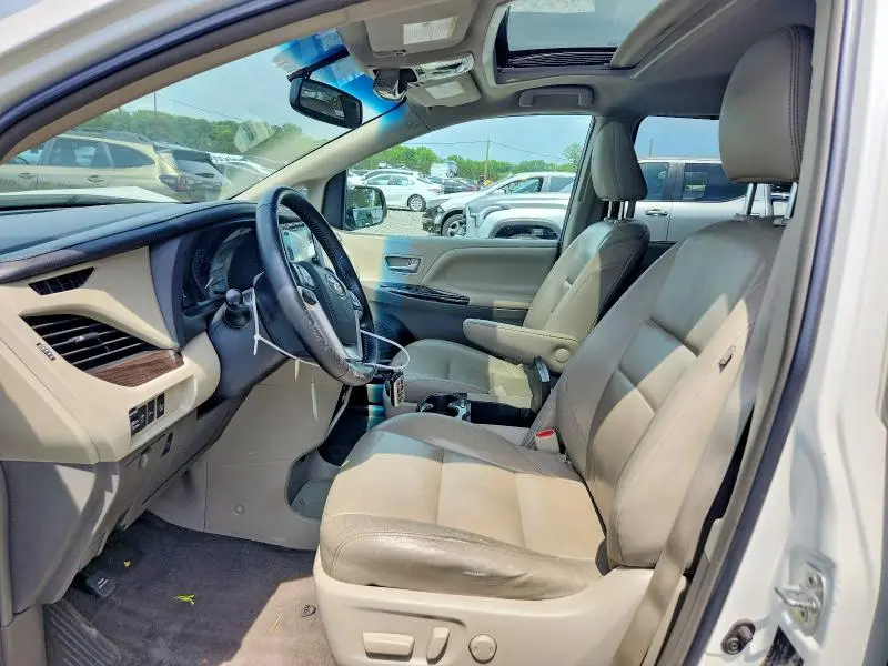 2015 TOYOTA SIENNA XLE 8-PASSENGER  