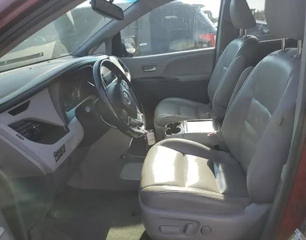 2016 TOYOTA SIENNA XLE  