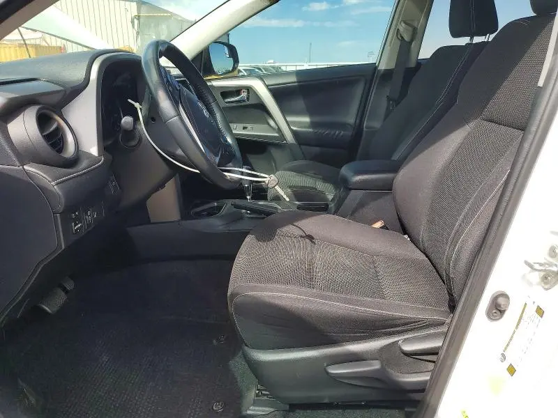 2017 TOYOTA RAV4 XLE  