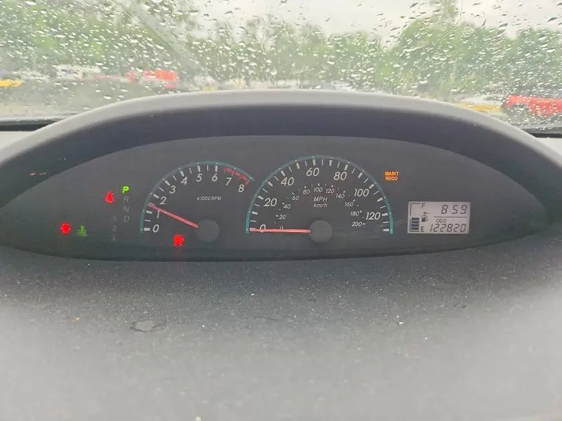 2010 TOYOTA YARIS BASE  