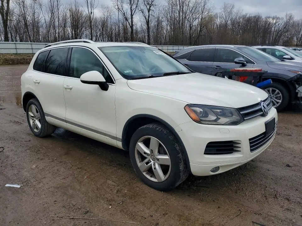 2012 VOLKSWAGEN TOUAREG V6  