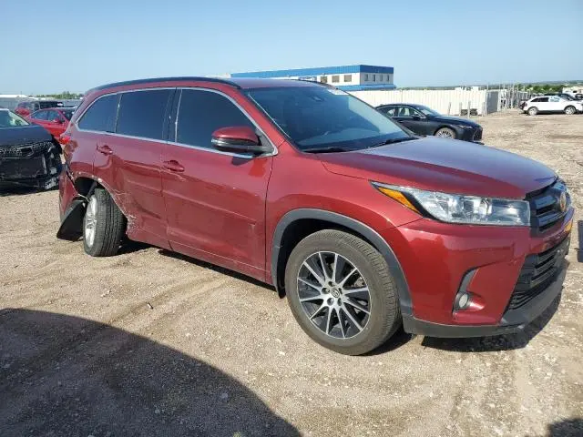 2018 TOYOTA HIGHLANDER SE  