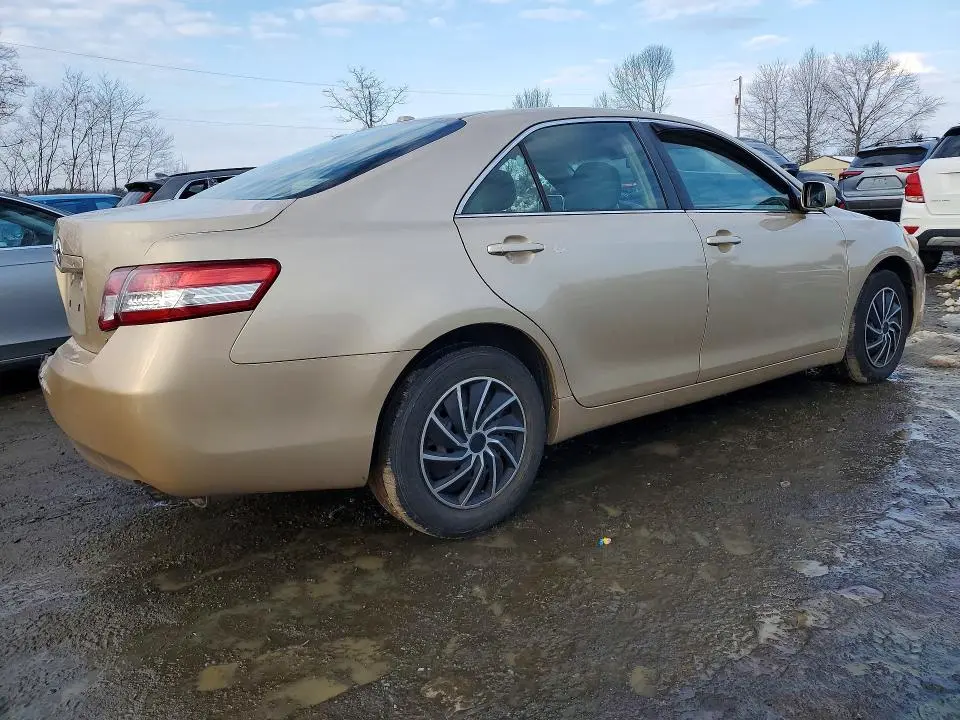 2011 TOYOTA CAMRY LE  