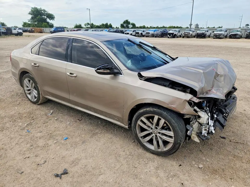 2018 VOLKSWAGEN PASSAT SE  