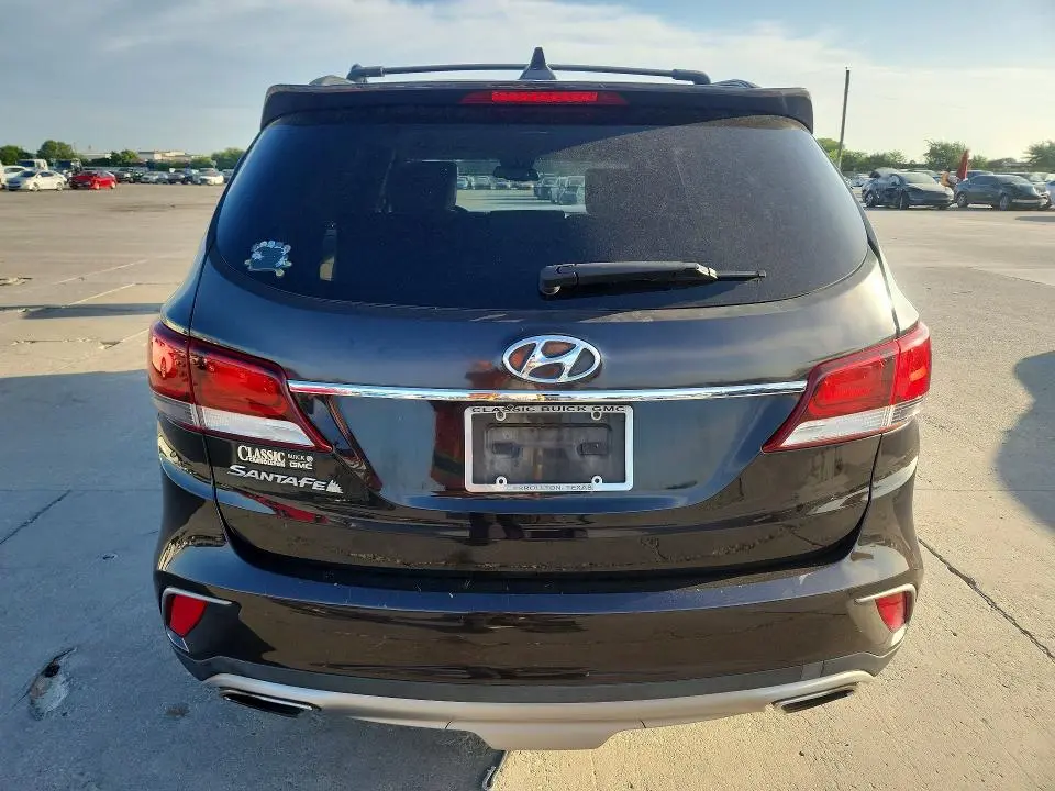 2018 HYUNDAI SANTA FE SE  