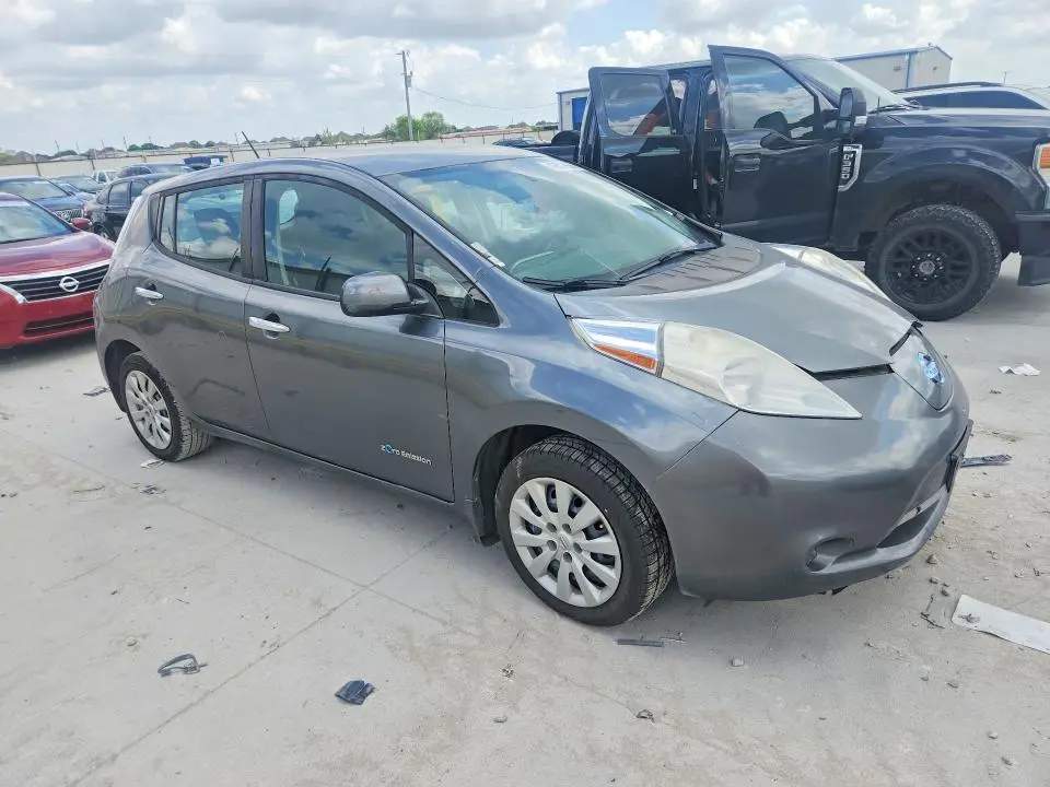 2015 NISSAN LEAF S  
