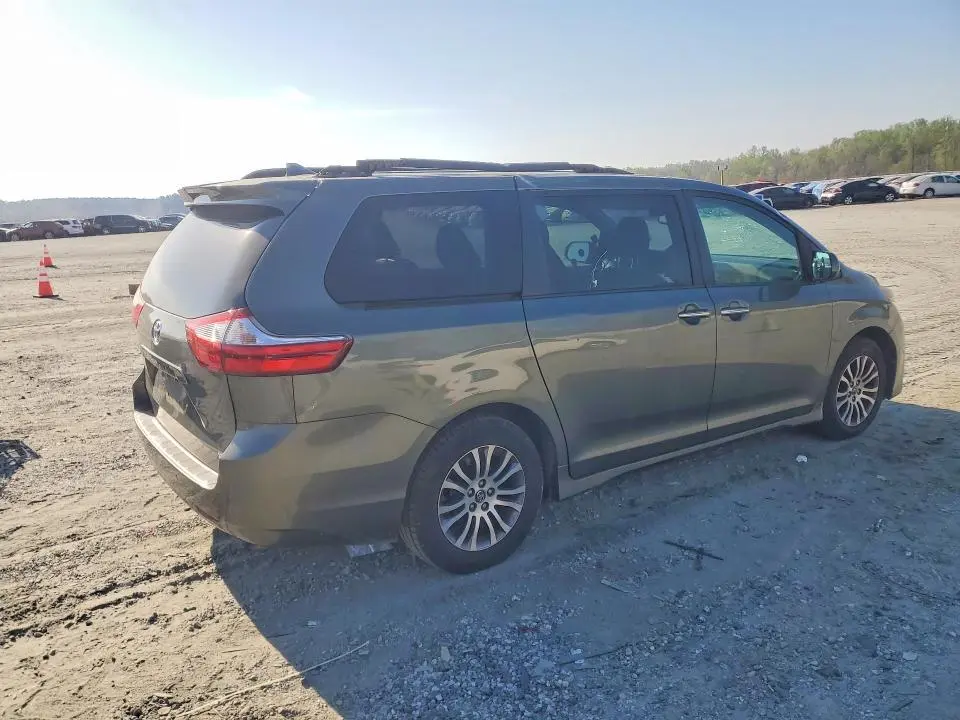 2018 TOYOTA SIENNA   