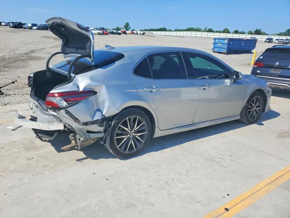2023 TOYOTA CAMRY XLE  