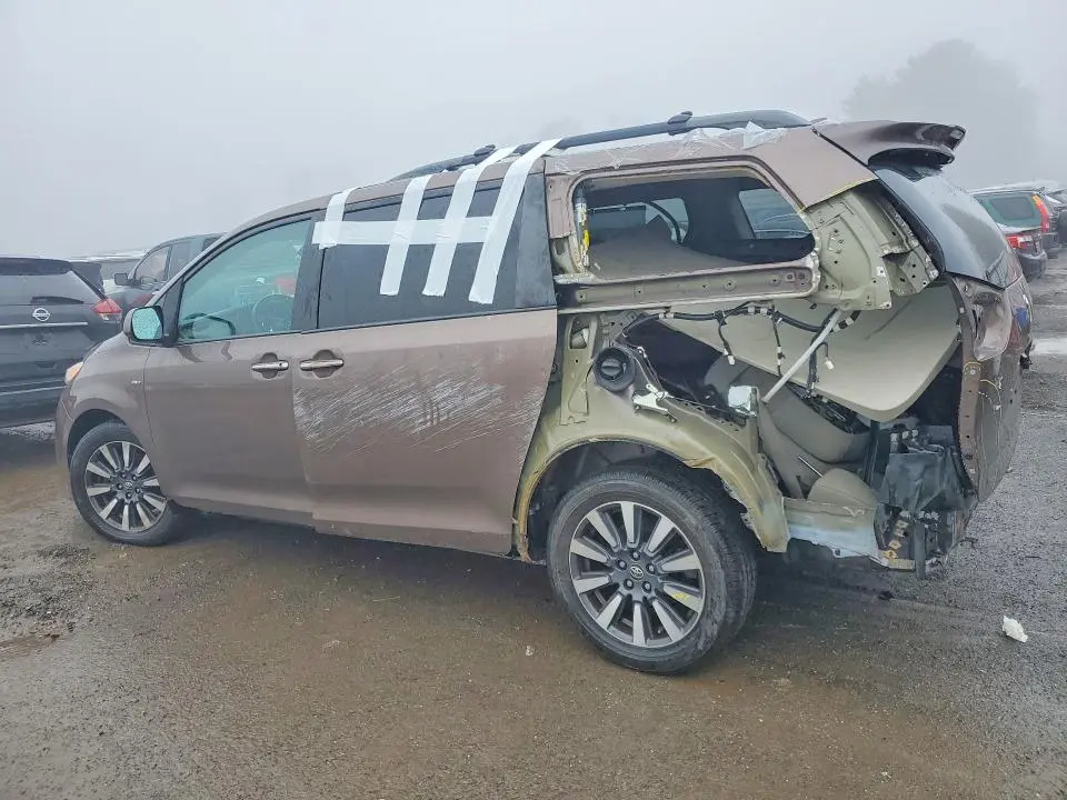 2019 TOYOTA SIENNA XLE  