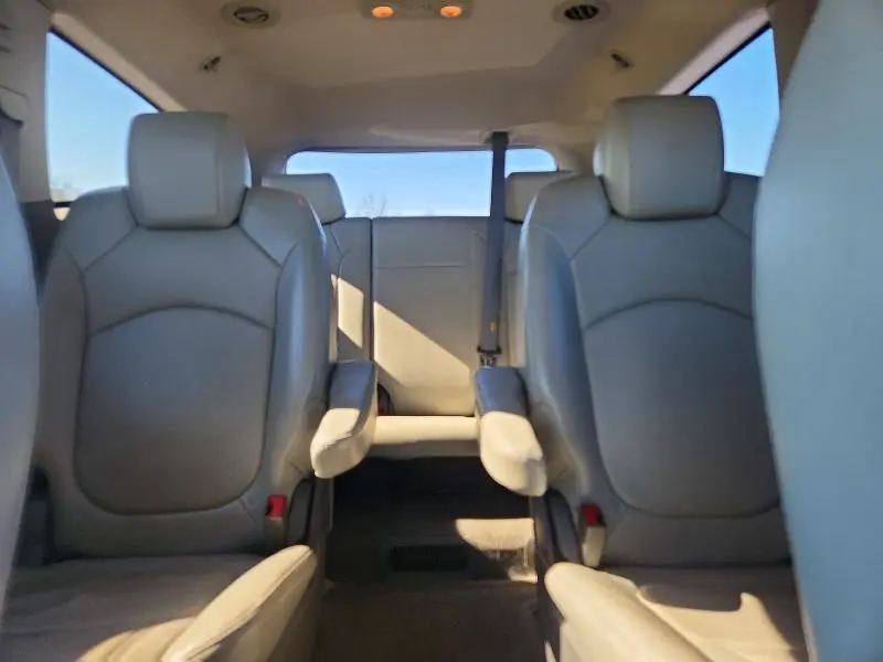 2010 CHEVROLET TRAVERSE LT  