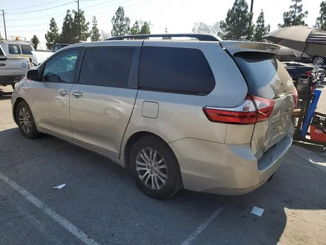 2017 TOYOTA SIENNA XLE  