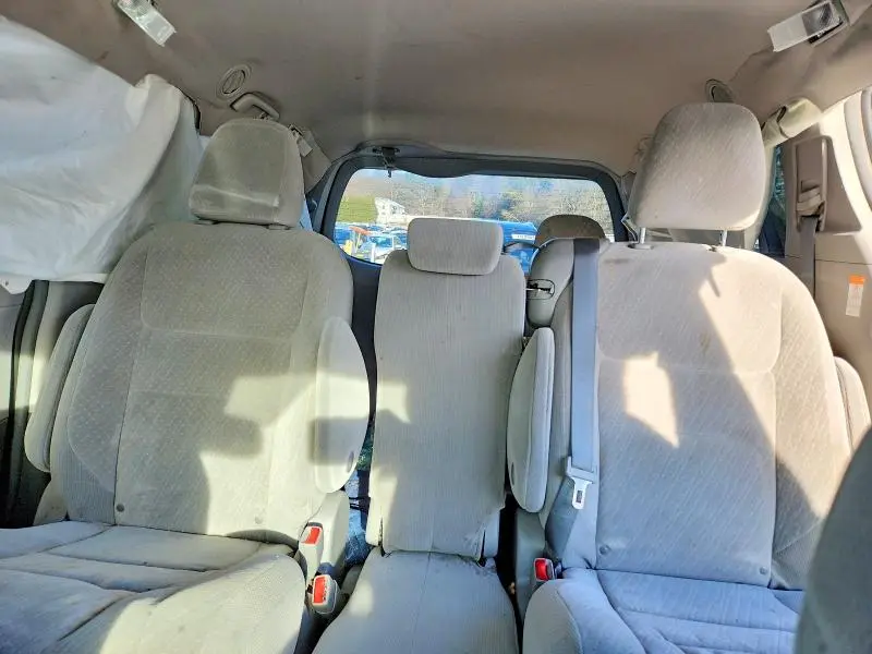 2018 TOYOTA SIENNA LE  