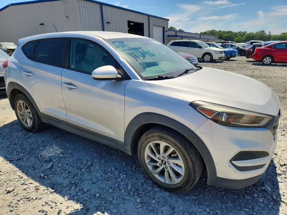 2016 HYUNDAI TUCSON SE  