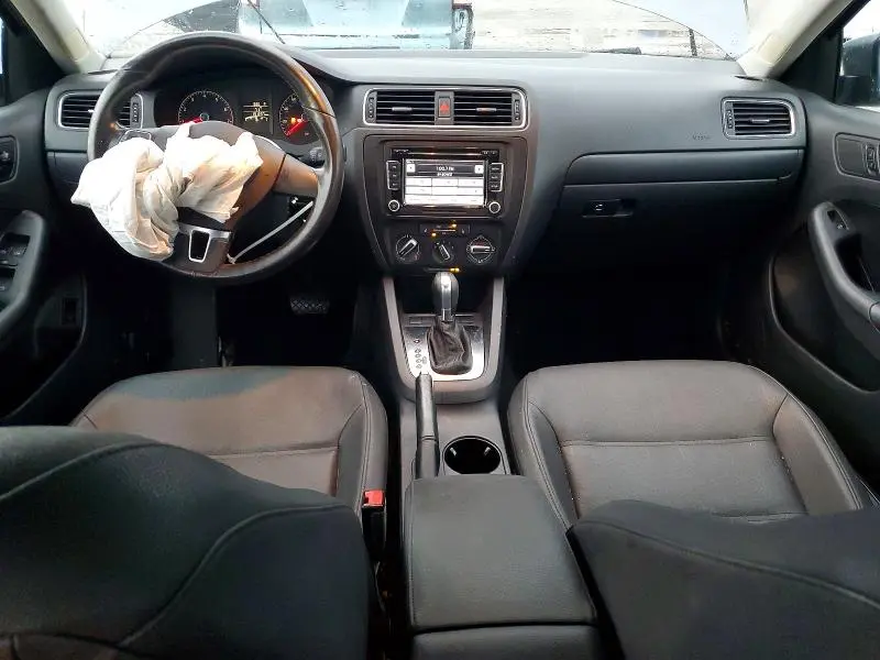 2011 VOLKSWAGEN JETTA SE  