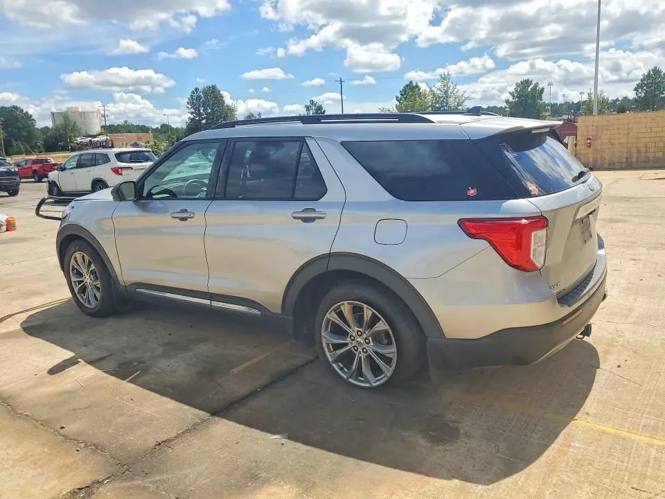2022 FORD EXPLORER XLT  